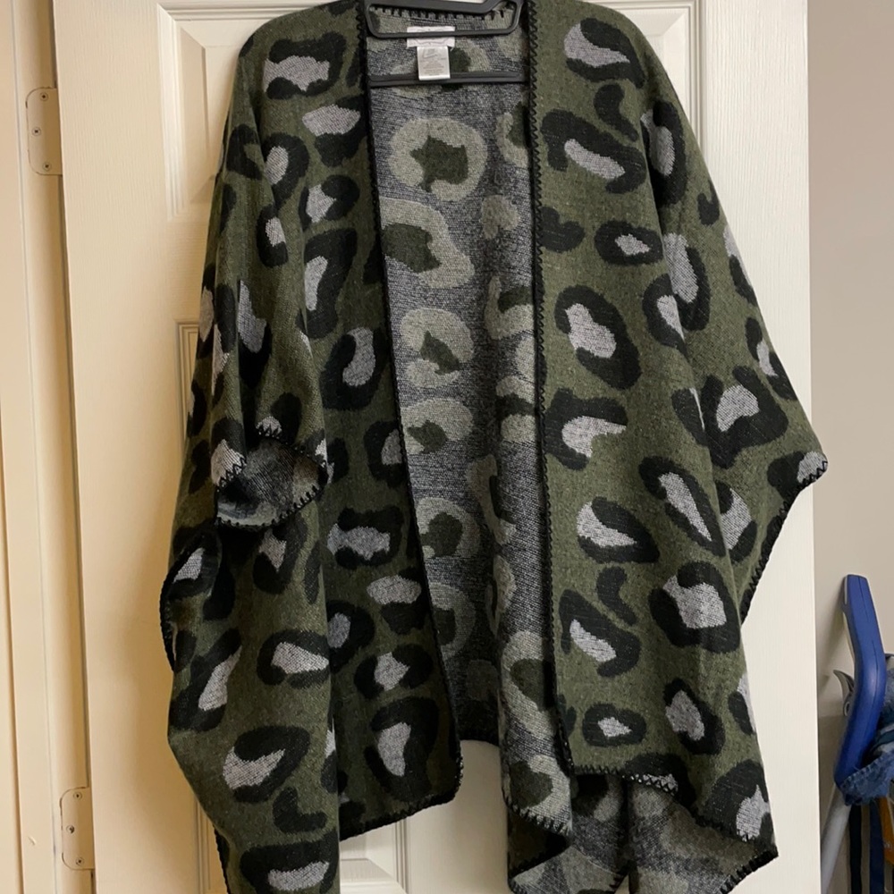 Boutique poncho/shawl